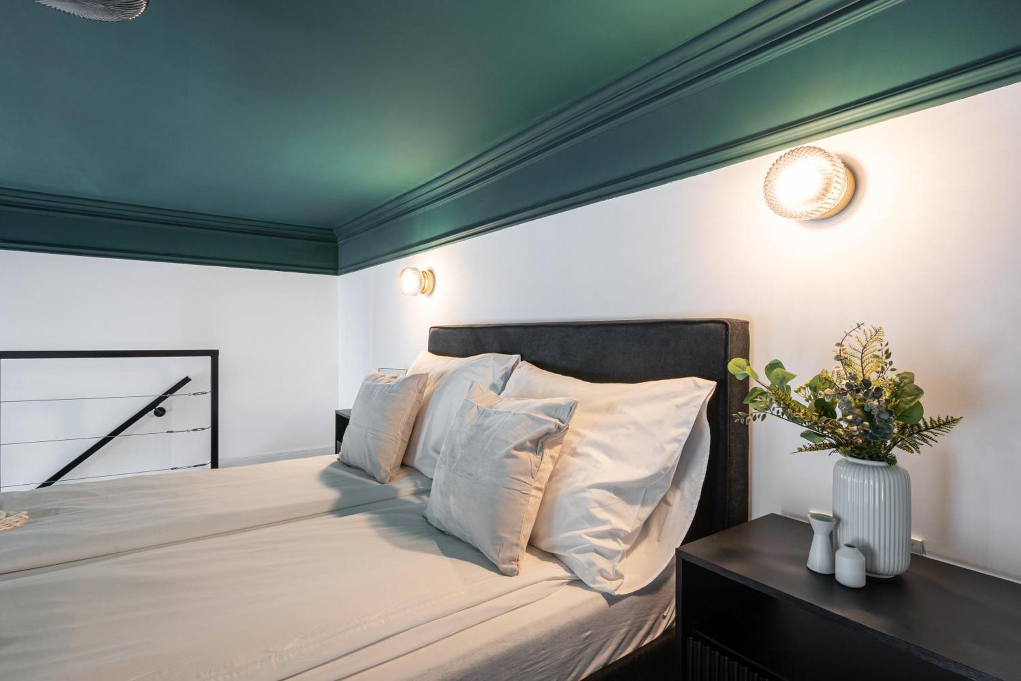 E41 - Trendy Boutique Apartments - Prime Spot By Bqa Будапеща Стая снимка