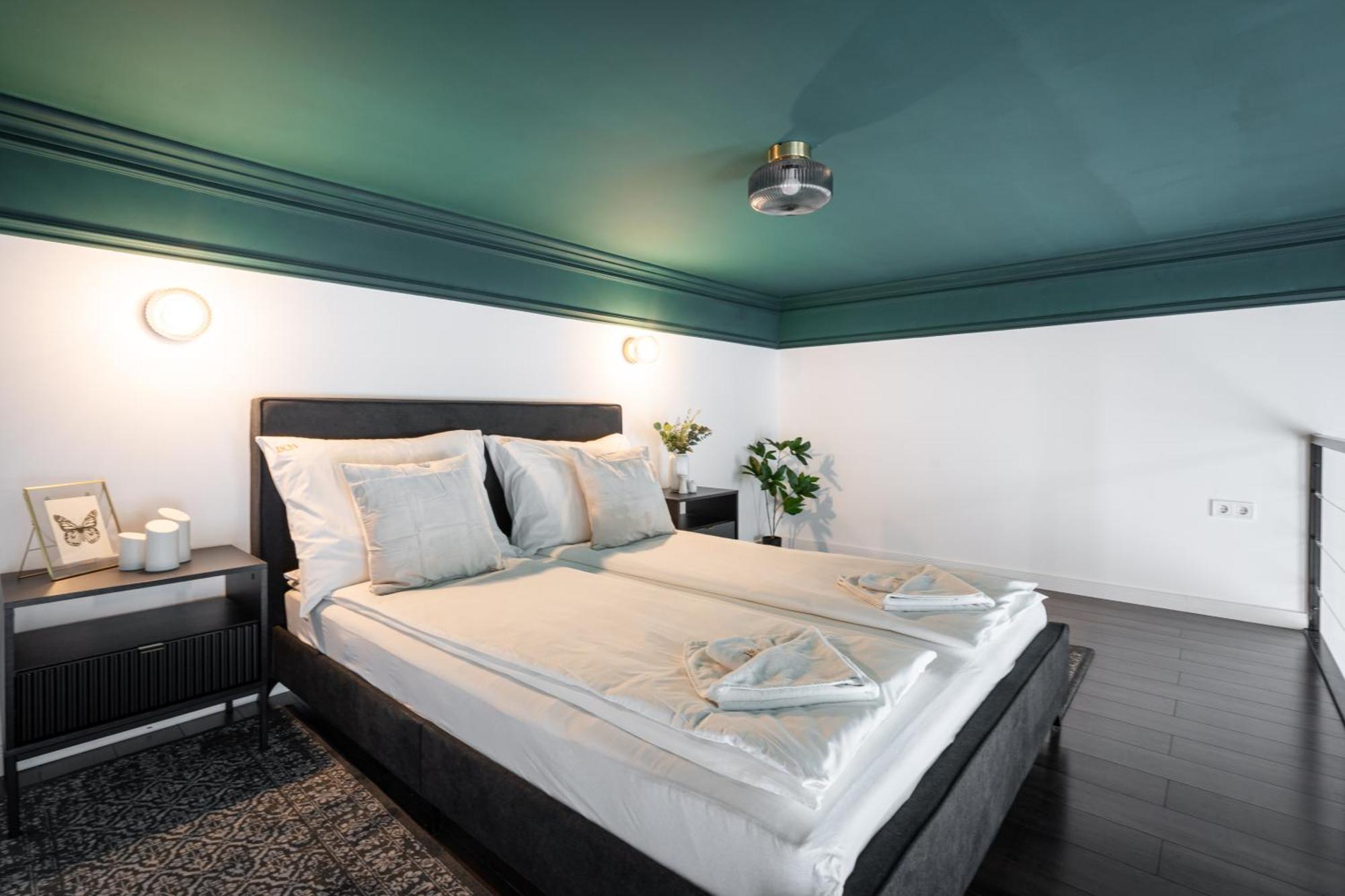 E41 - Trendy Boutique Apartments - Prime Spot By Bqa Будапеща Стая снимка